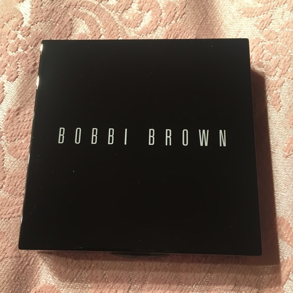 Bobbi Brown Highlighting Powder in Pink Glow - Picture 4 of 7